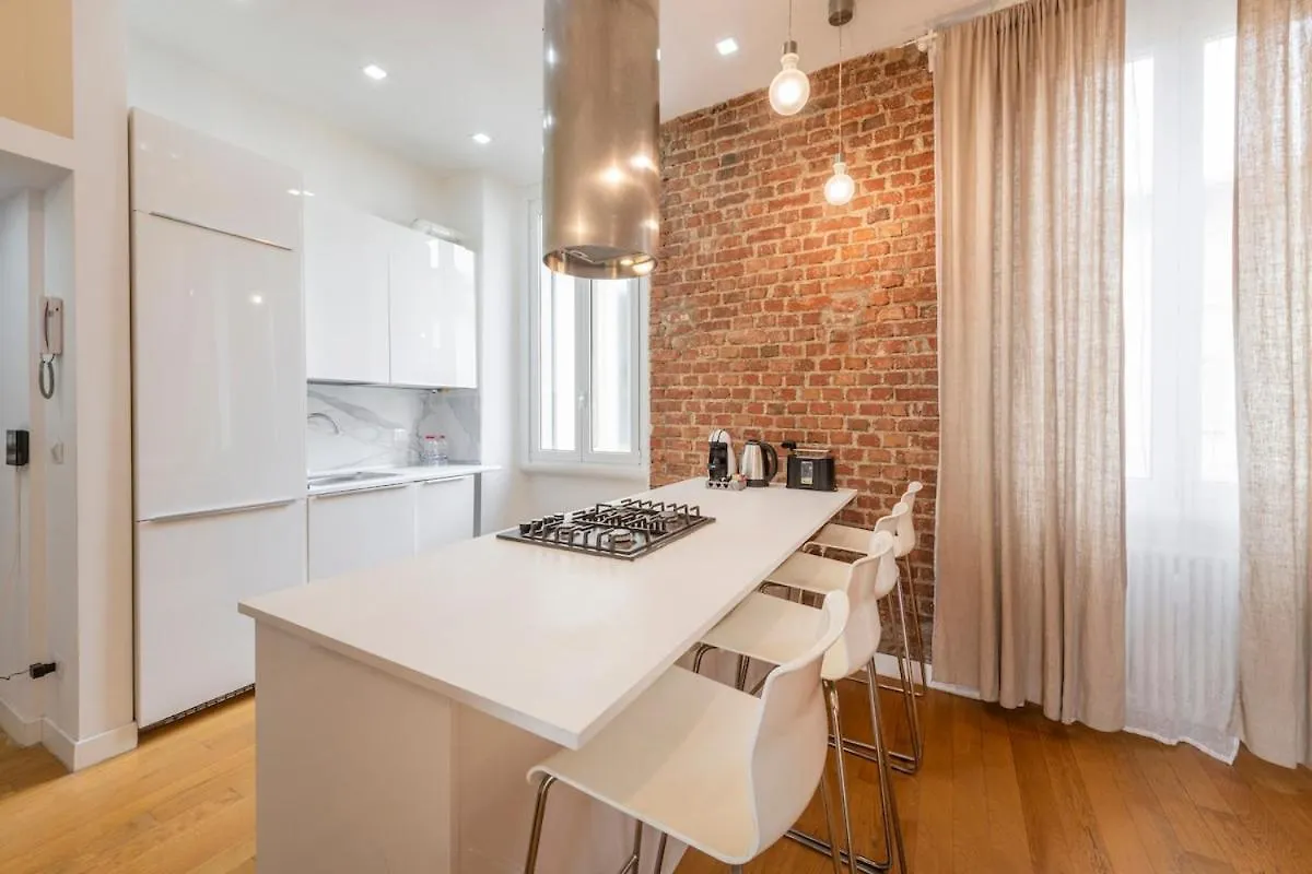 Luxury 3 Bedrooms Apt - B Home 米兰 0*,  意大利